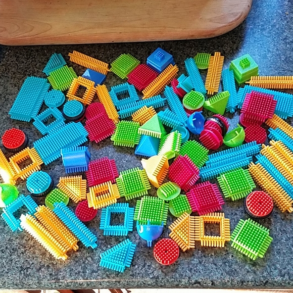 Toys Building Items - Picture 1 of 3